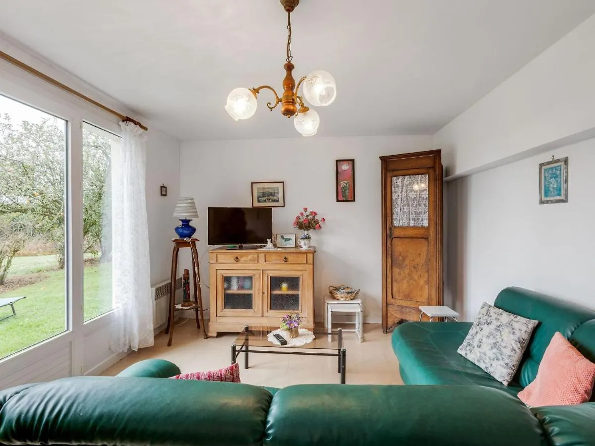 Pretty Holiday Home With Garden In Priziac Fransa
