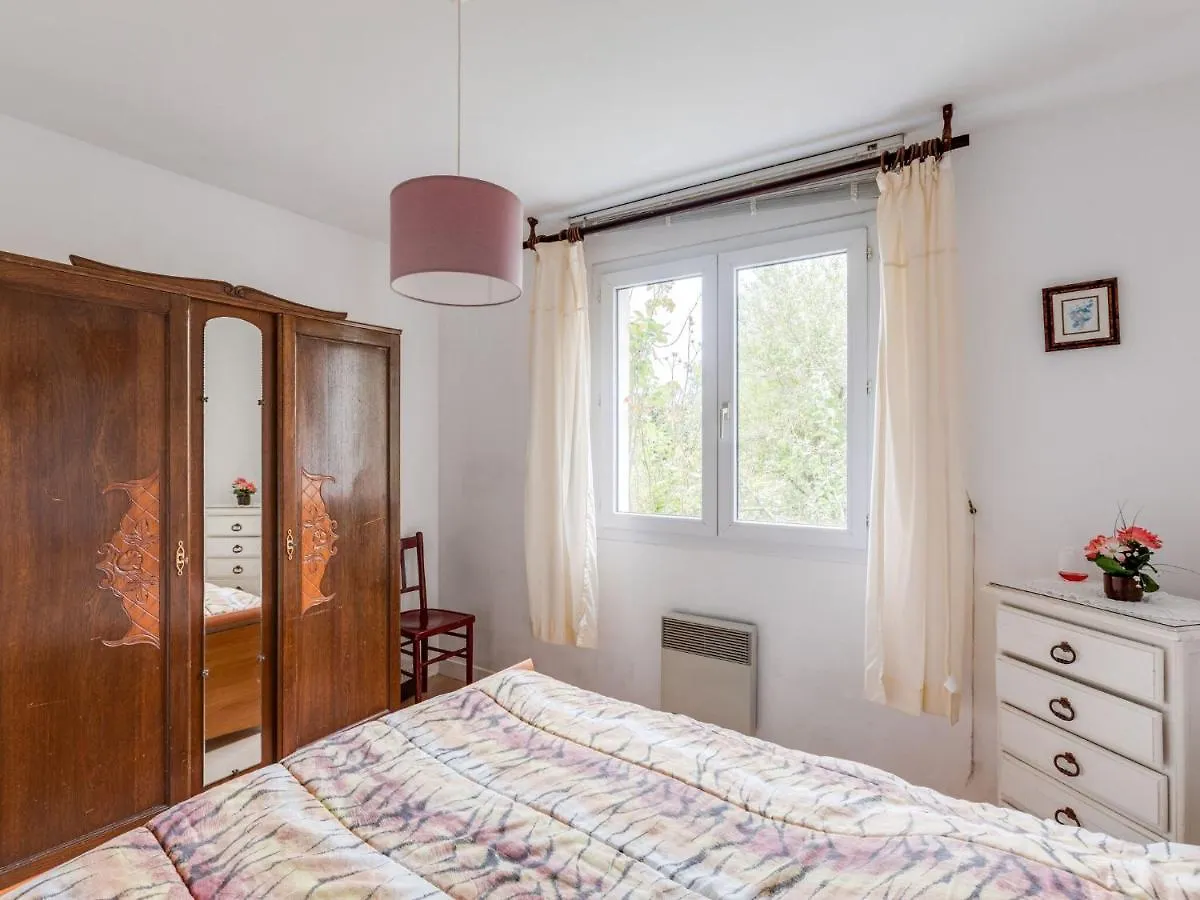 Pretty Holiday Home With Garden In Priziac 0*,  Fransa